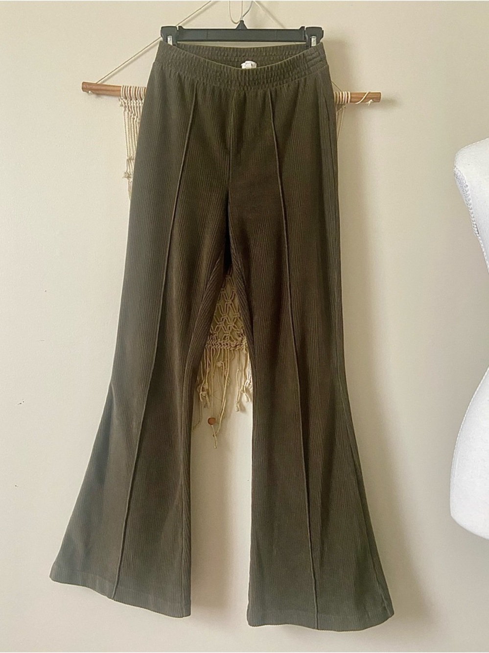 Aerie Olive Green Women’s Pull-On Corduroy Velour Flare Pants – XS - Picture 3 of 6
